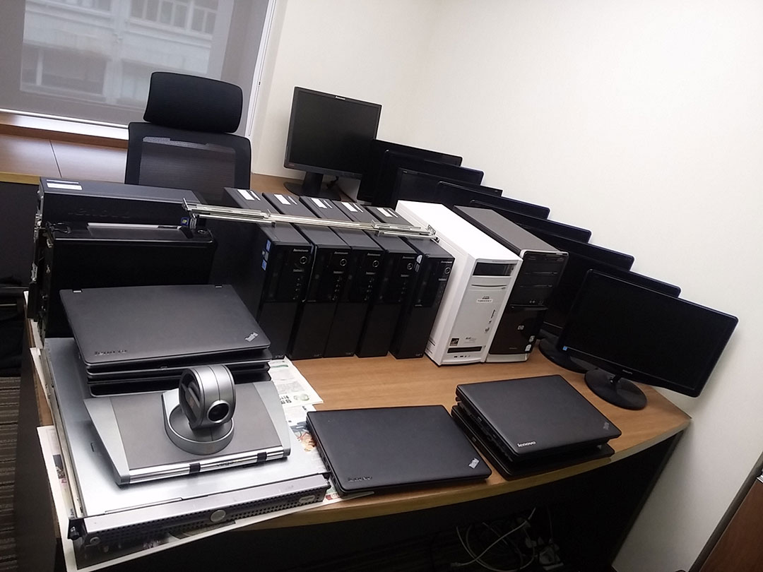 捐贈(zèng)新一批電腦