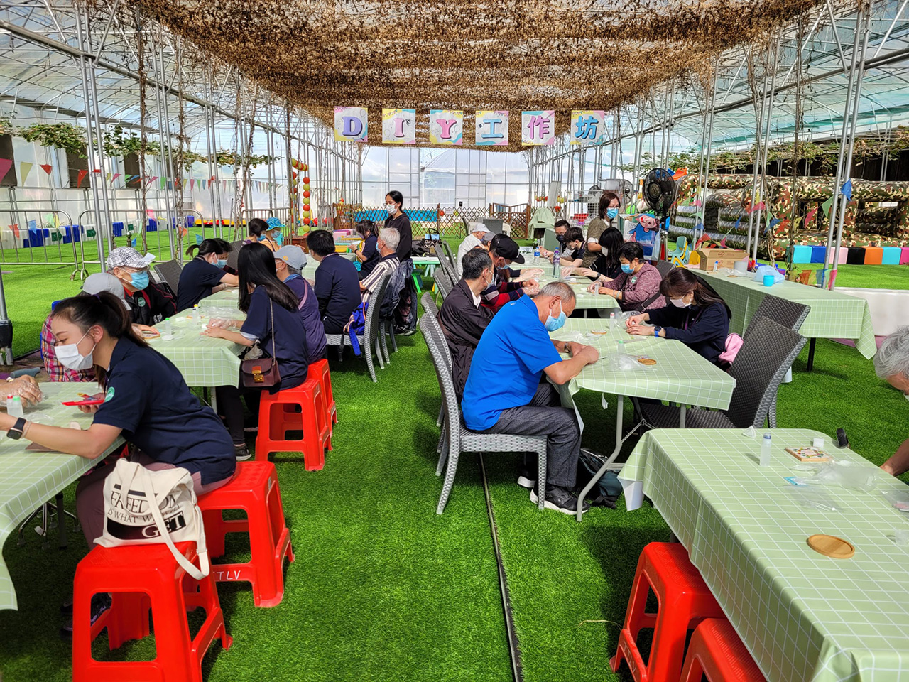 陪同“圣公會(huì)麥理浩夫人中心”長(zhǎng)者旅行游玩